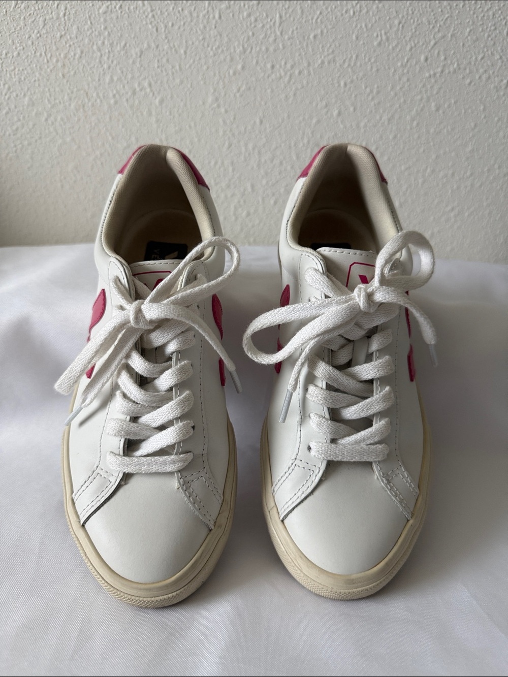 White VEJA Sneakers with Pink Accent V Logo - Women's Casual Trainers - Picture 2 of 8